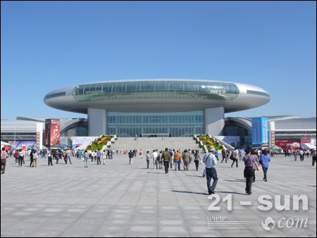 第二届中国-亚欧博览会在新疆国际会展中心开幕 第二届中国-亚欧博览会在新疆国际会展中心开幕